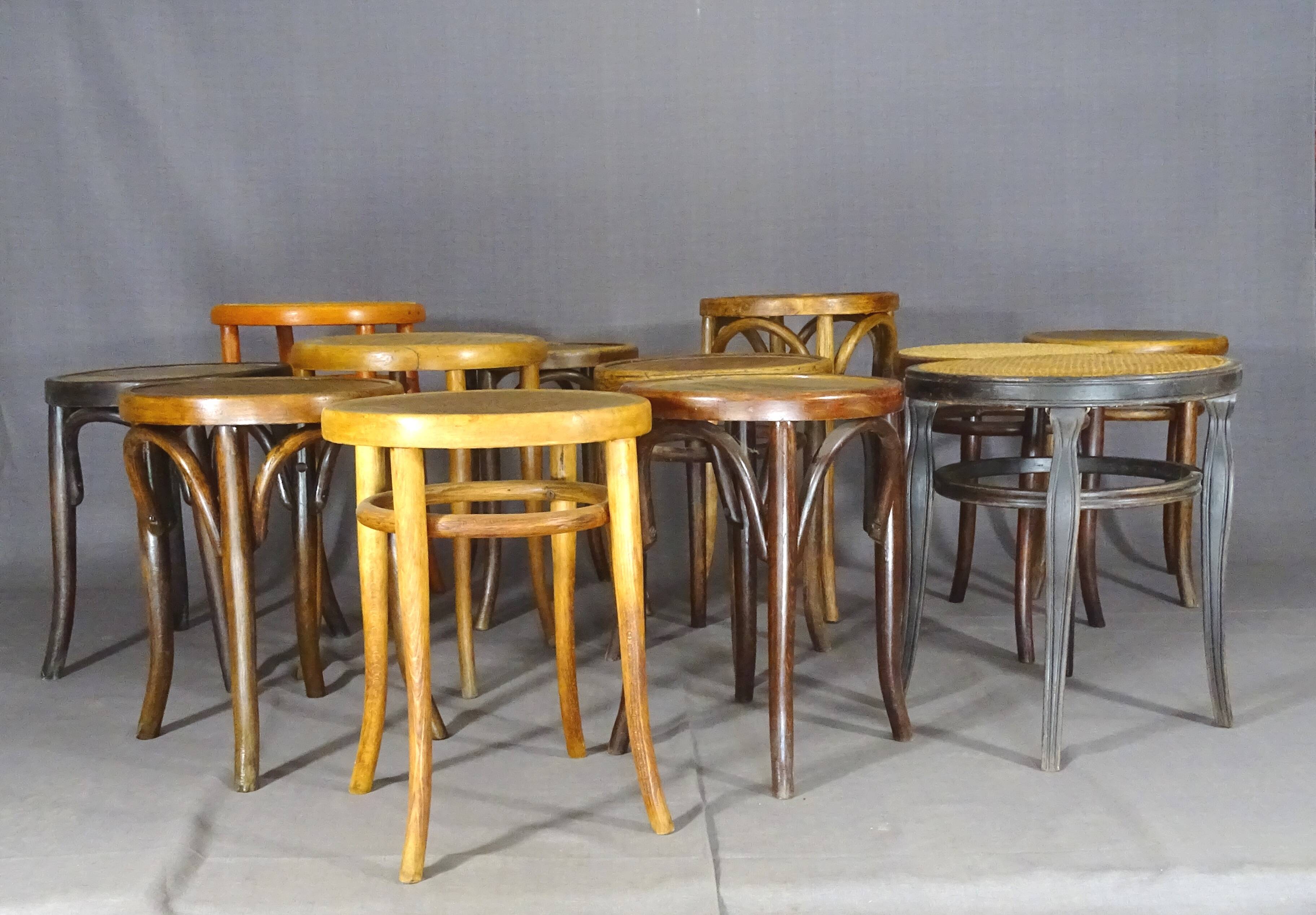 12 tabourets bas,canné, bois, Thonet Baumann Kohn Fischel 1900 à 1925