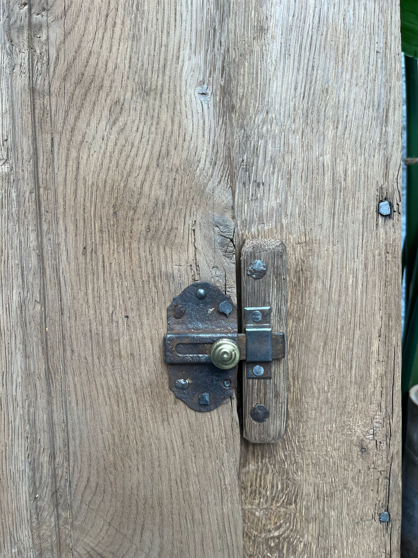 Small rustic bonnetière in 18th century oak.