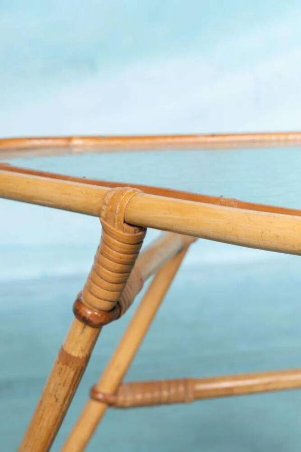 Table basse en rotin vintage des années soixante, table d'appoint en rotin bohème.