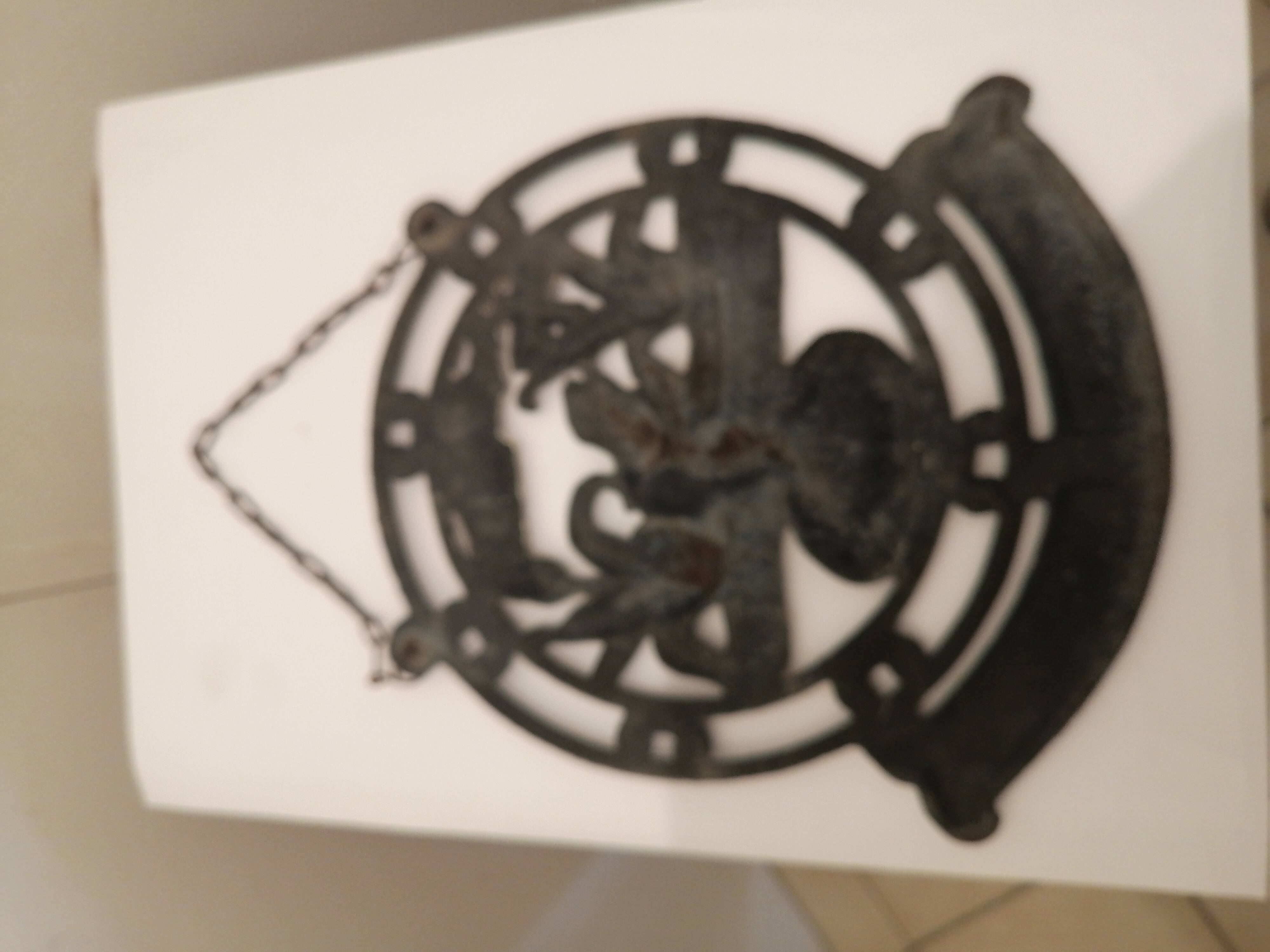 Cast iron plate to hang welcome