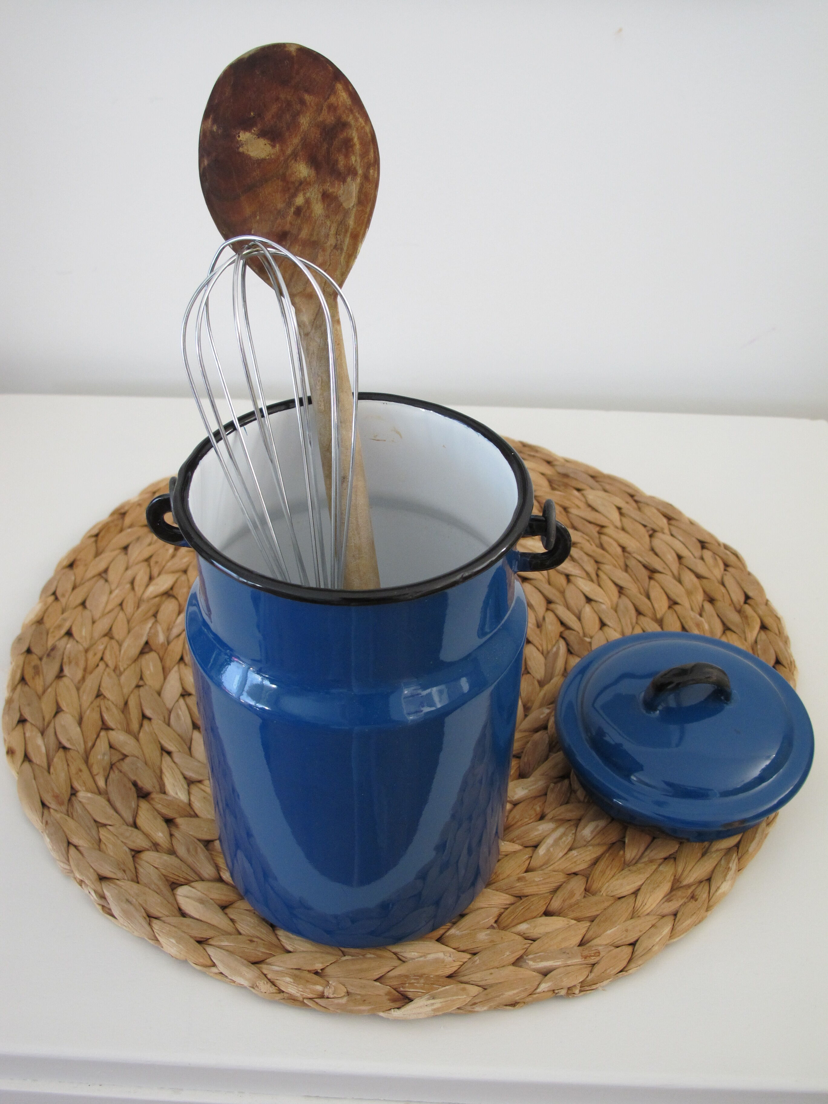 Milk pot in blue emailôle