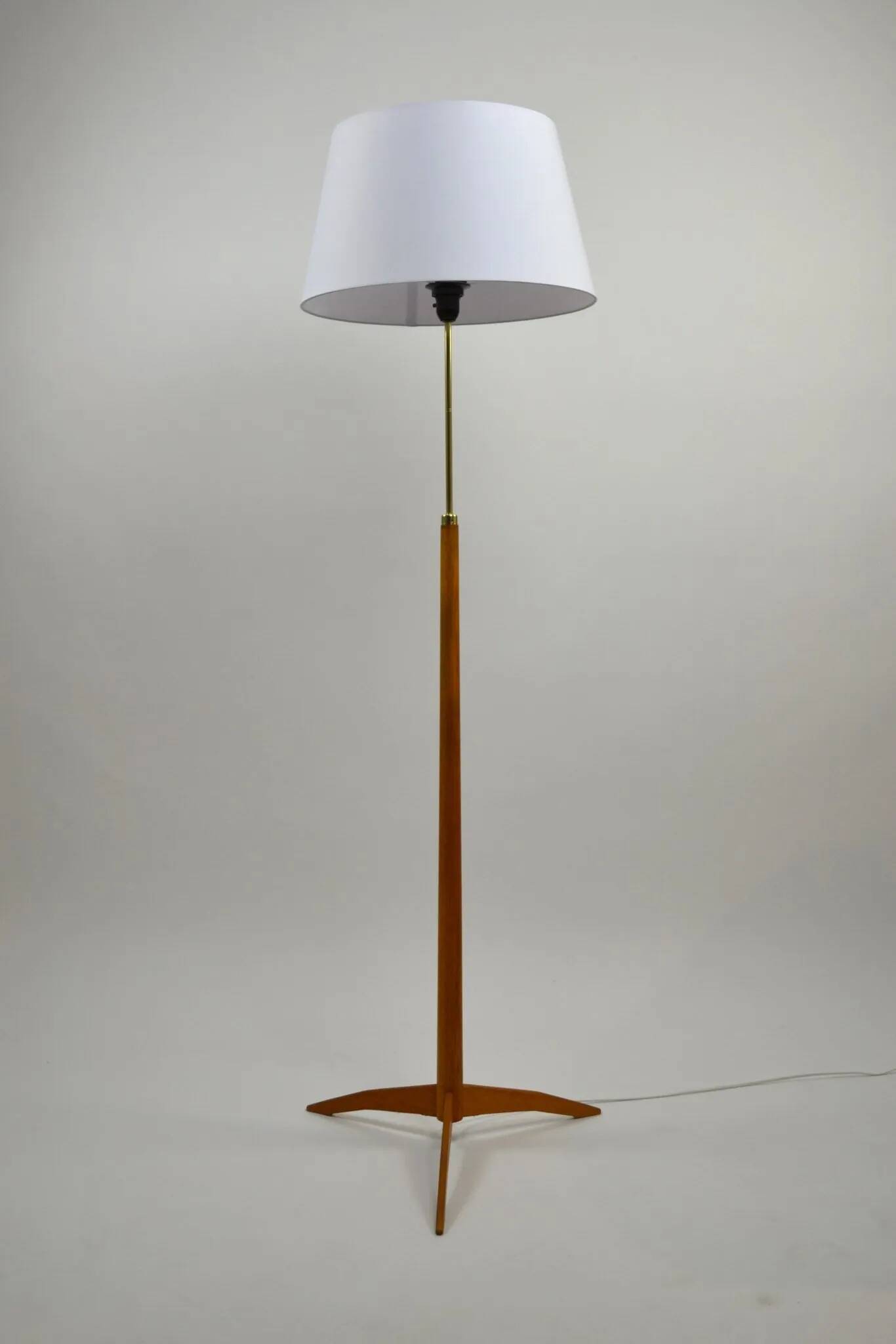 Oak and Brass Floor Lamp Marked “GO 12 WDH”, Sweden, 1950s