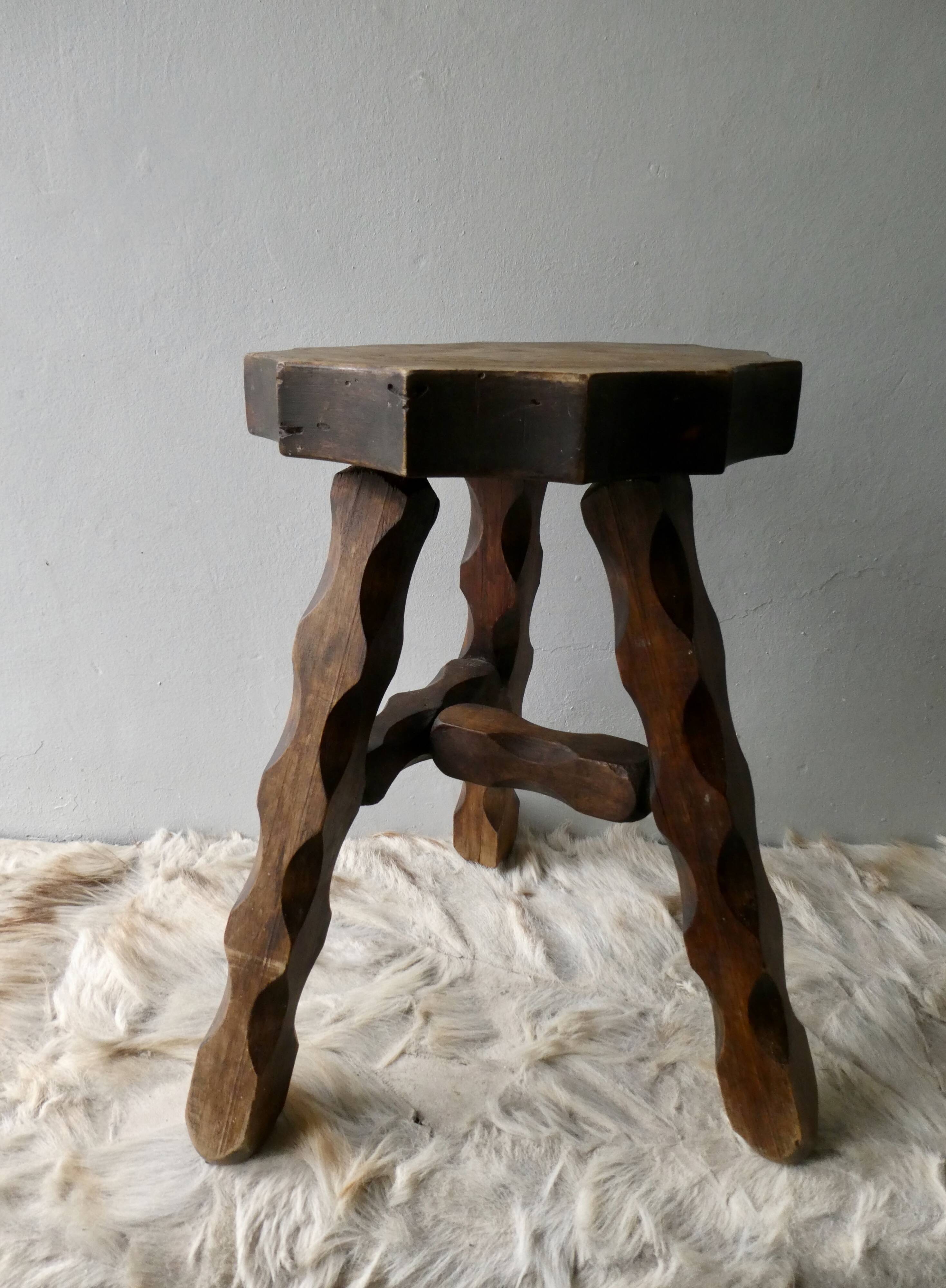 Solid wood tripod, mountain