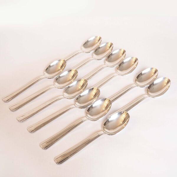 Service métal argenté 12 cuillères soupe, 12 fourchettes et louche.