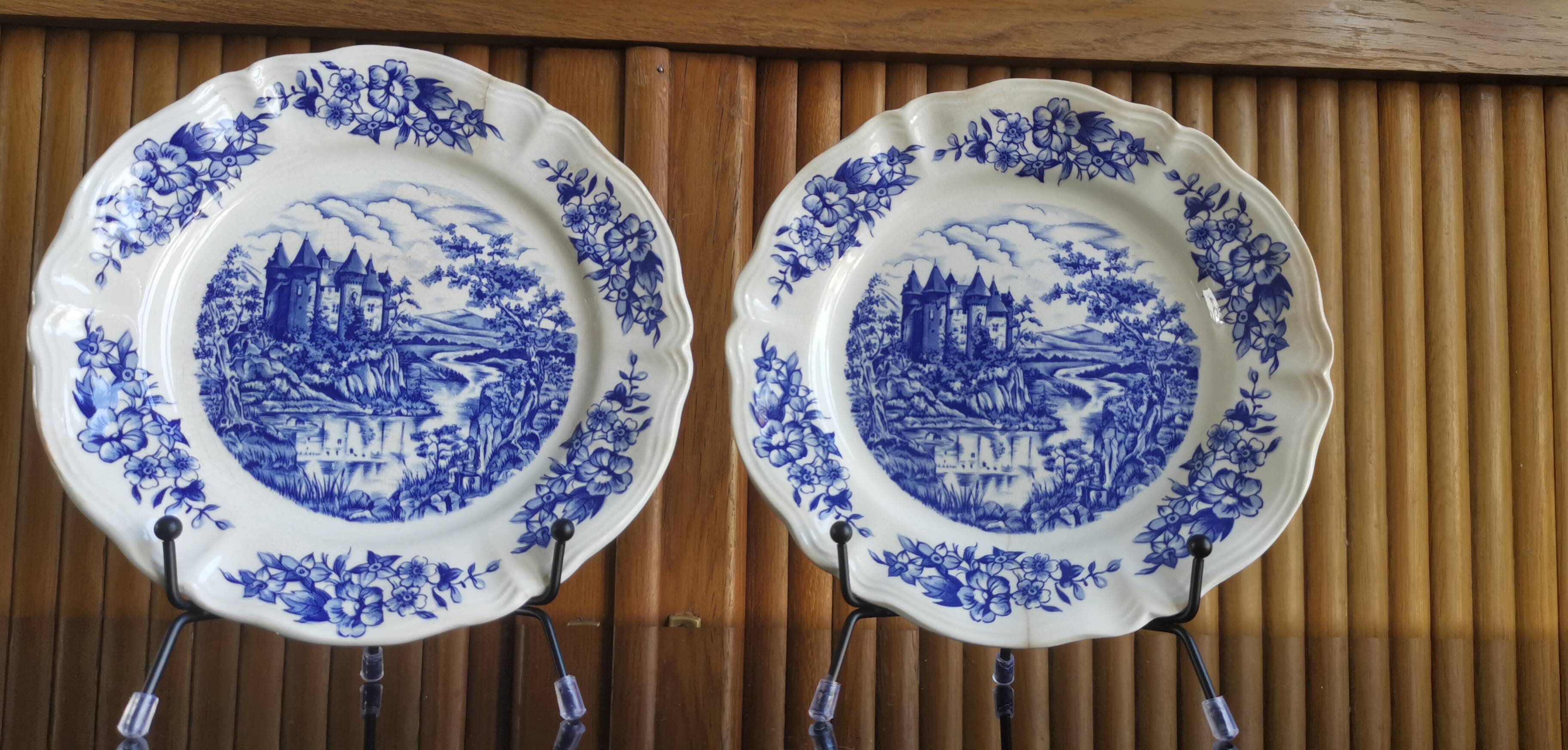 Set of 2 Sarreguemines porcelain collector's plates from the 70s