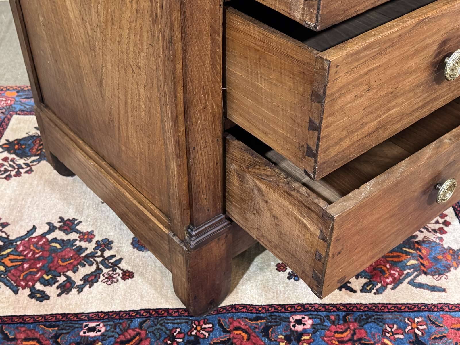 Commode Restauration 19ème en châtaigner