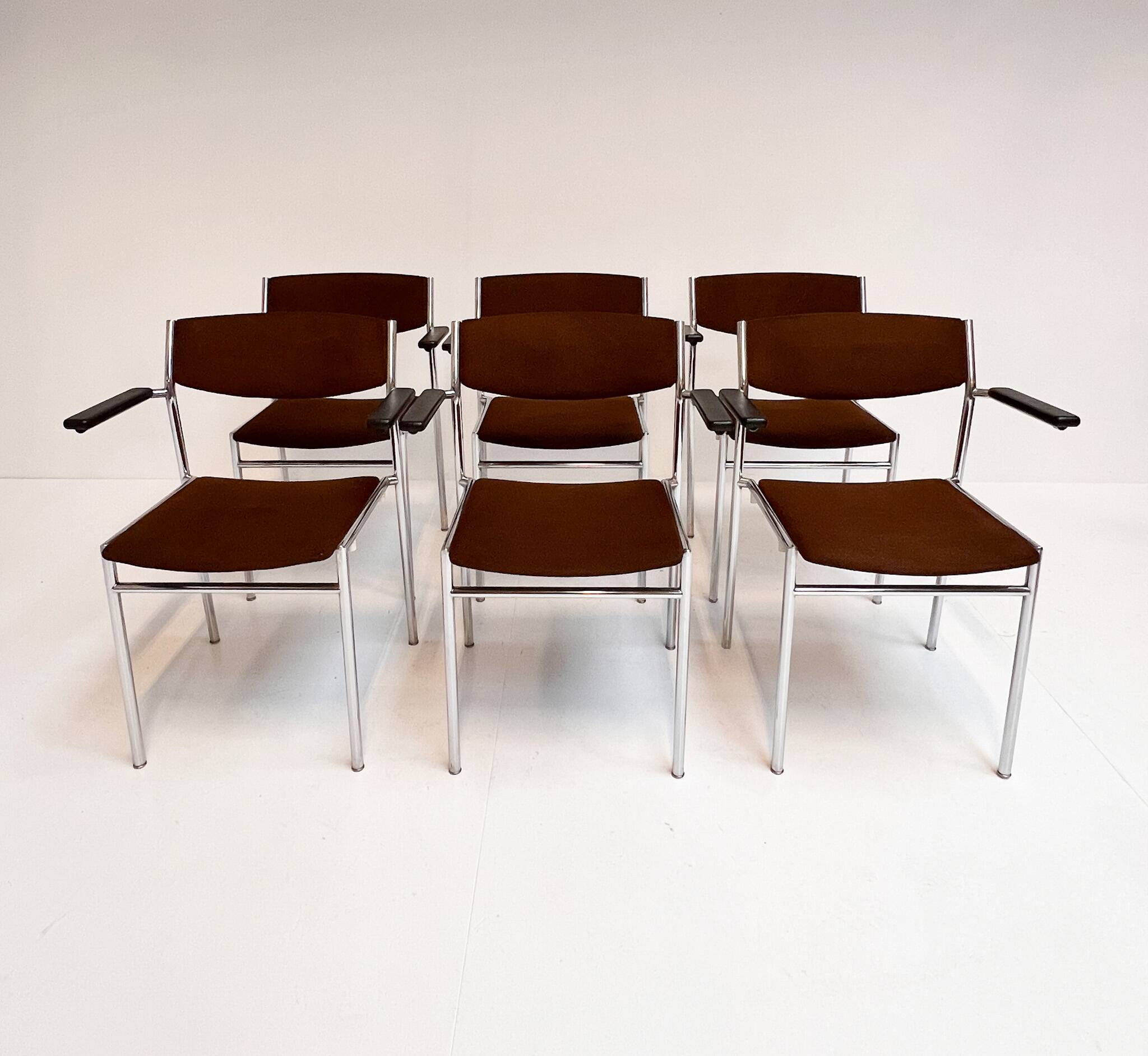 Set of 6 stackable chairs in rust colour by Gijs van der Sluis, 1970s.