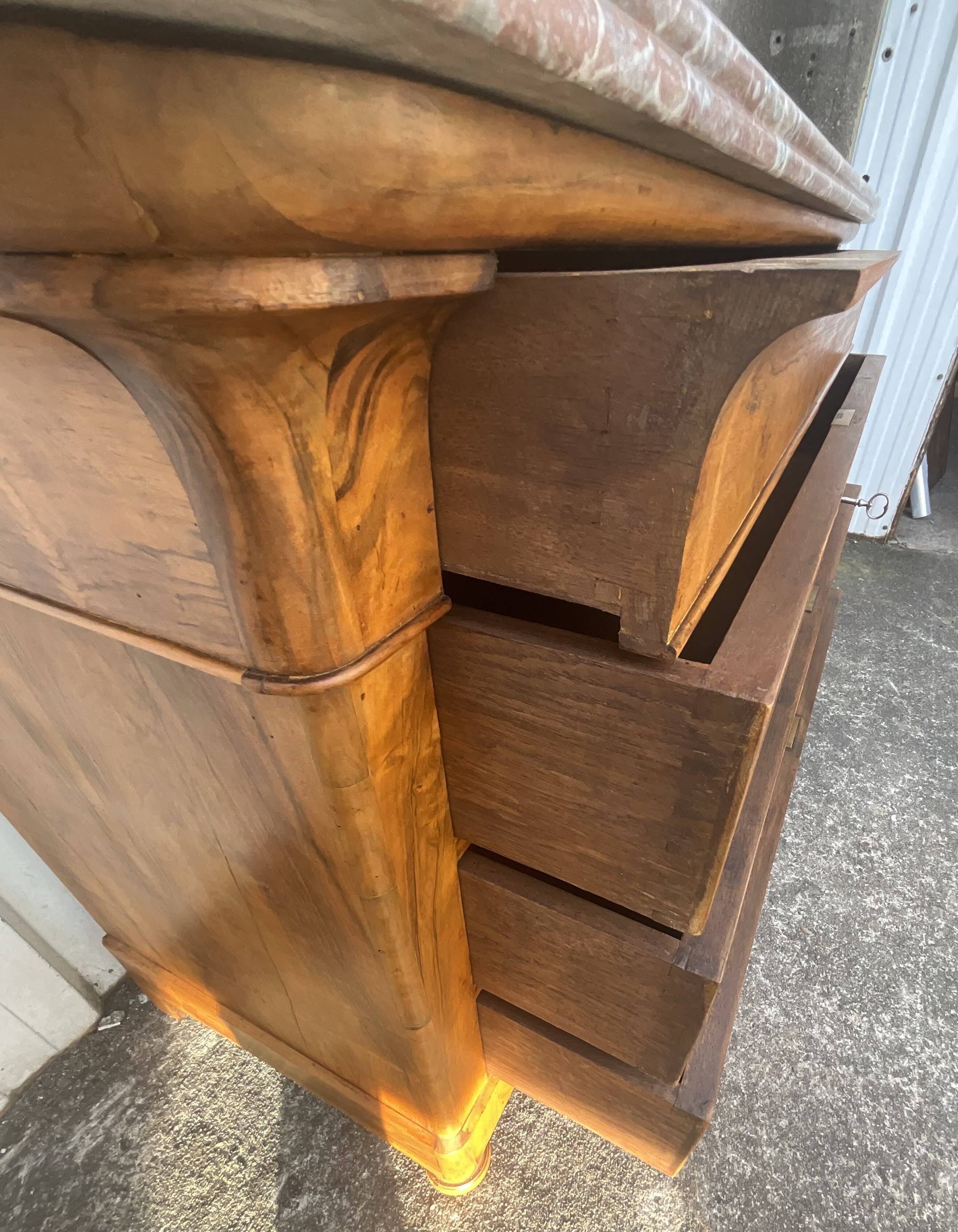 Louis-Philippe commode in walnut burl with pink marble – 19th century