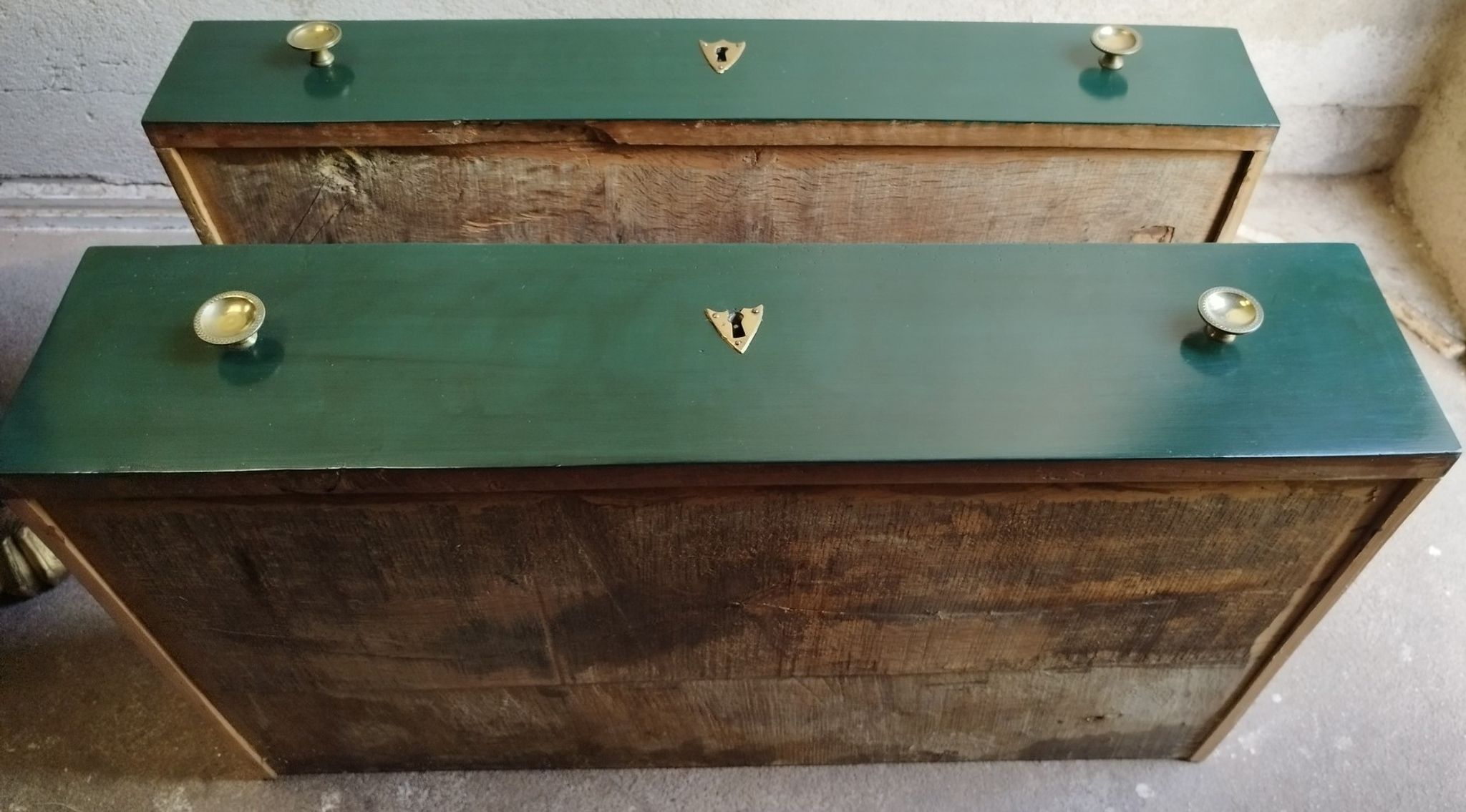 Chest of drawers xixth with green patina
