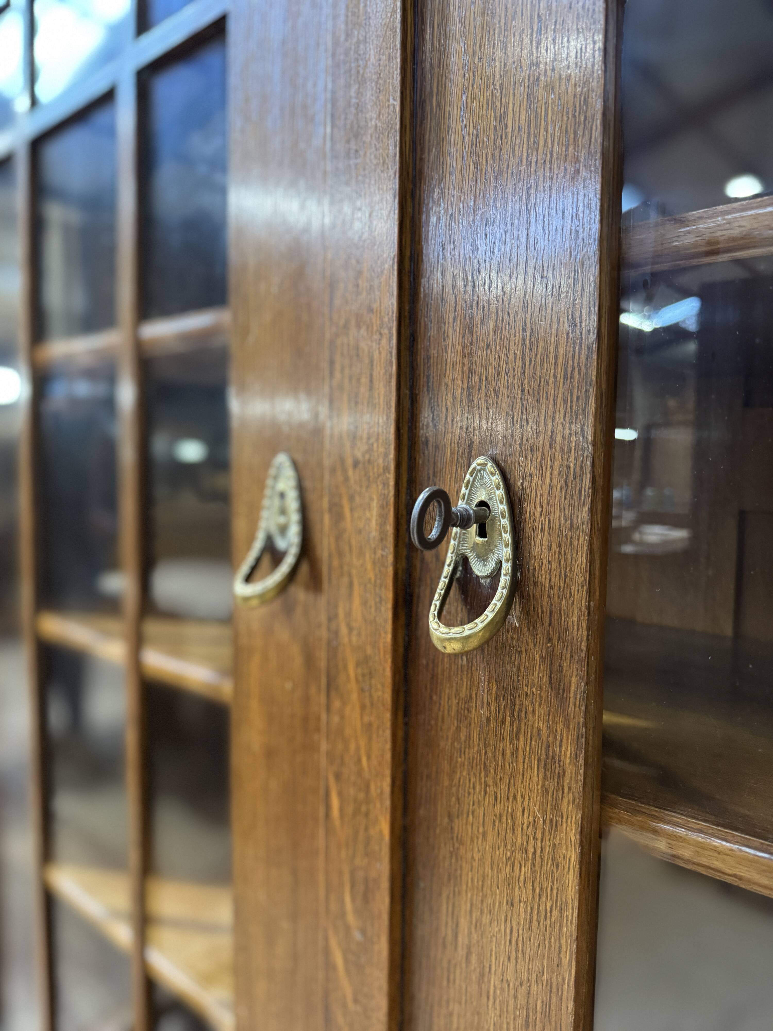 Entrance hall wardrobe in solid oak - 1930s