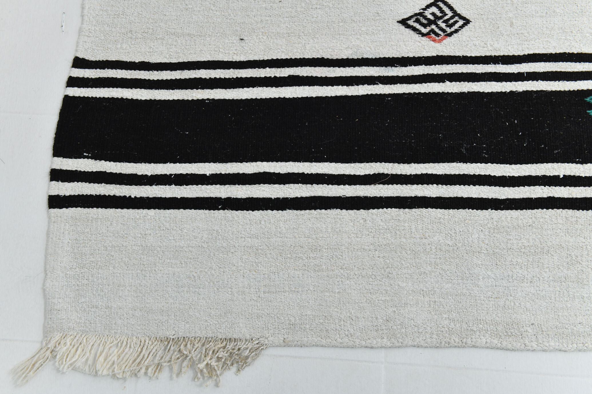 6x13 White & Black Hemp Carpet, 202x404Cm