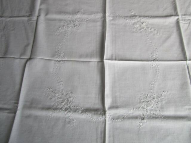 Old embroidered tablecloth: 130x130cm