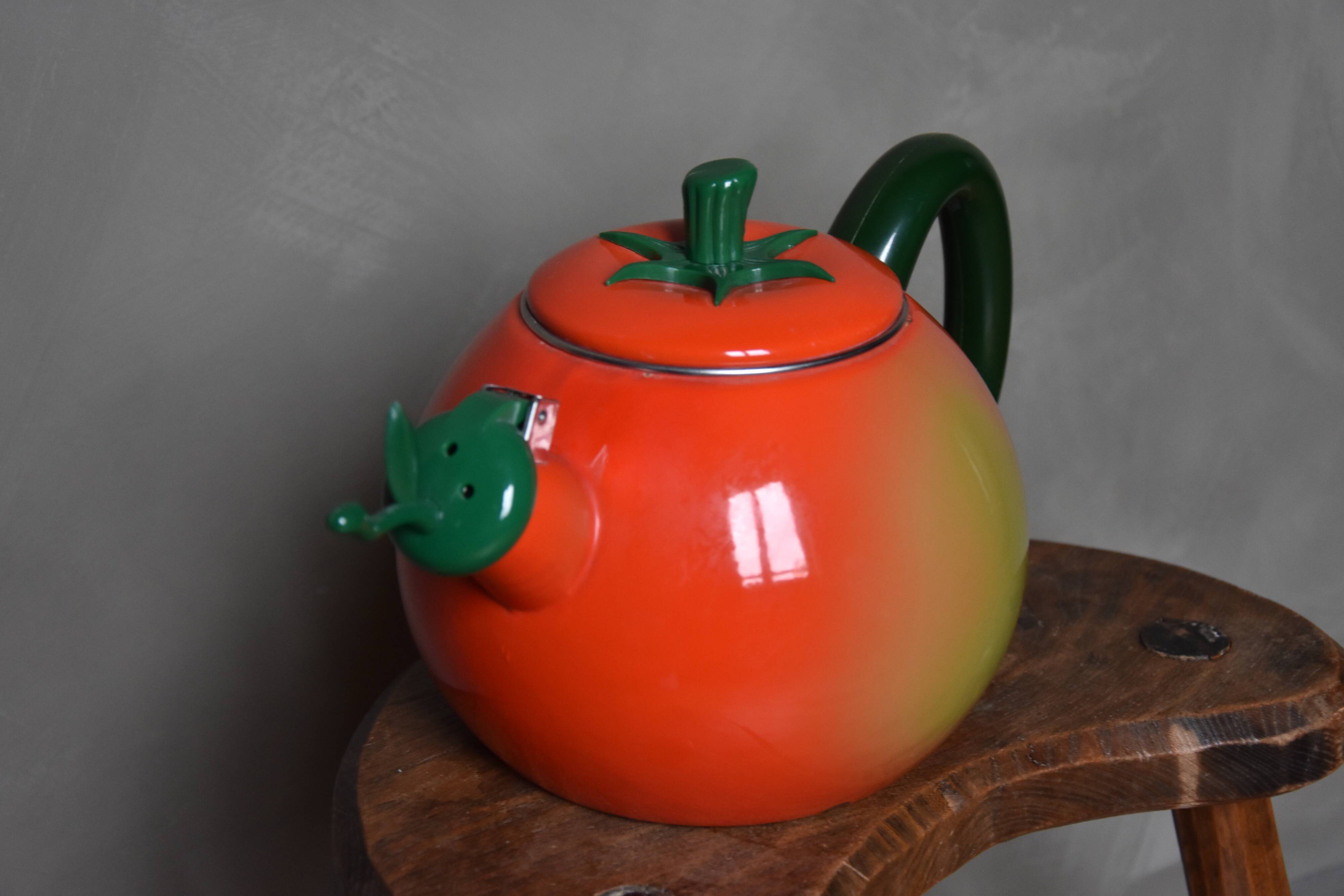 Bouilloire sifflante tomate