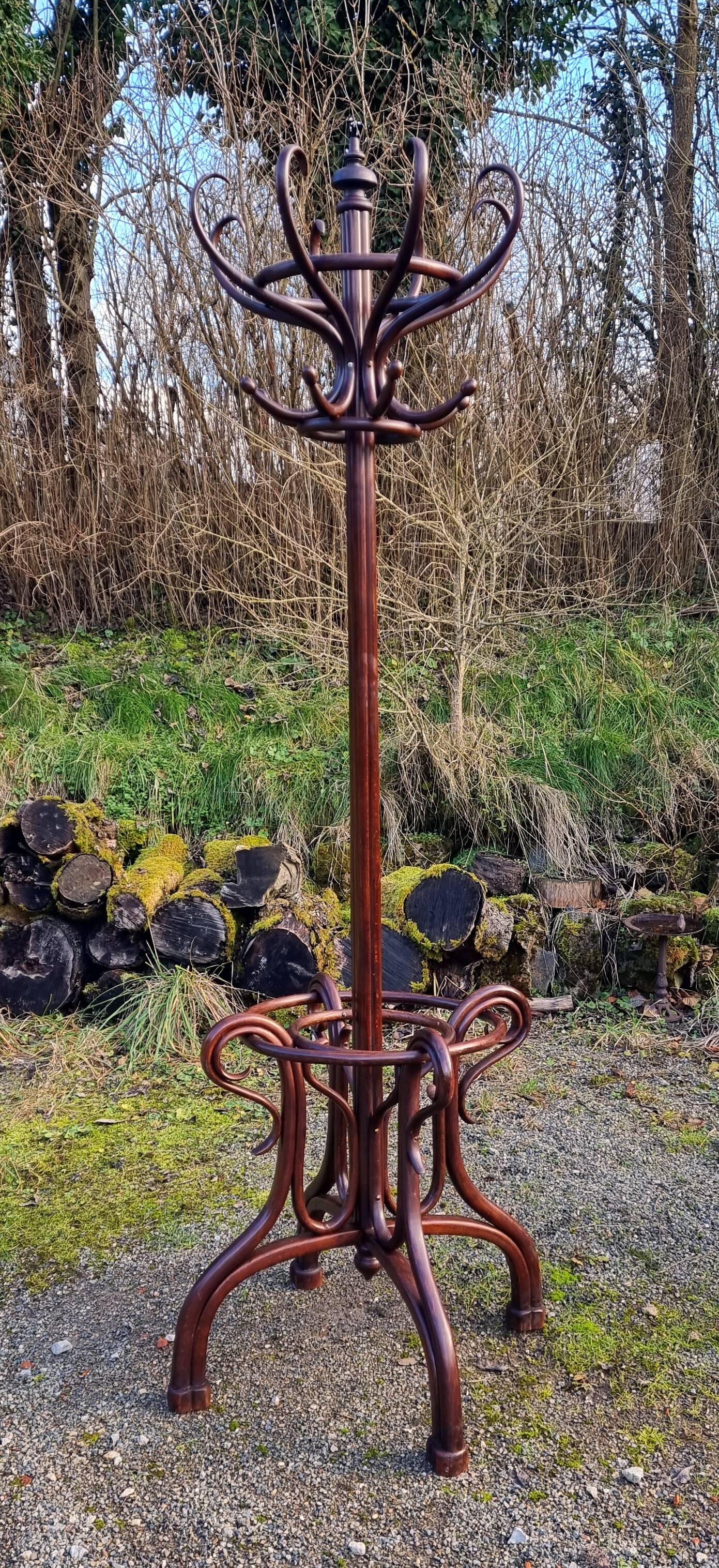 J&J KOHN N°2 Viennese bistro parrot with pedestal, late 19th century