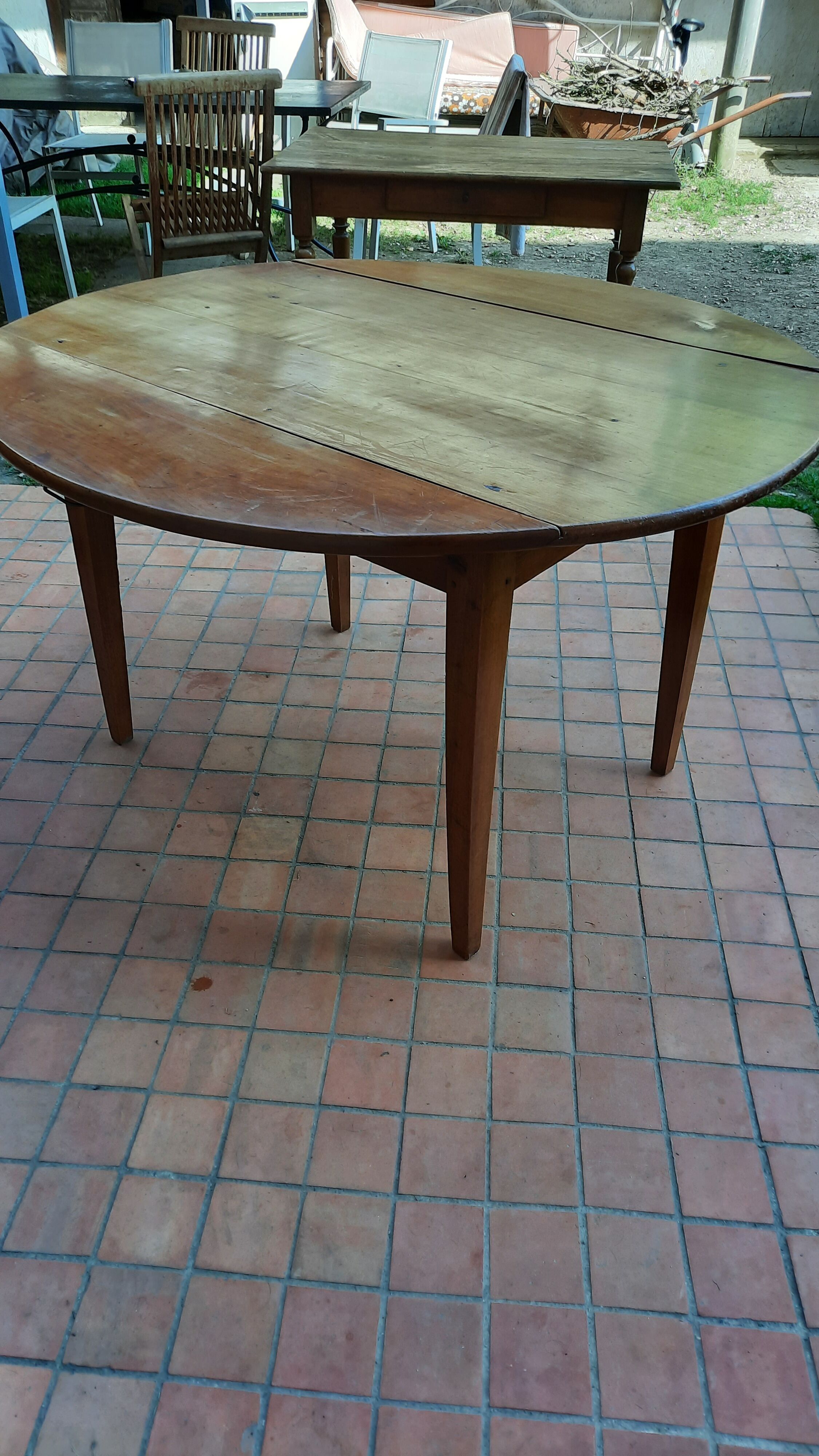 Cherry shutter table