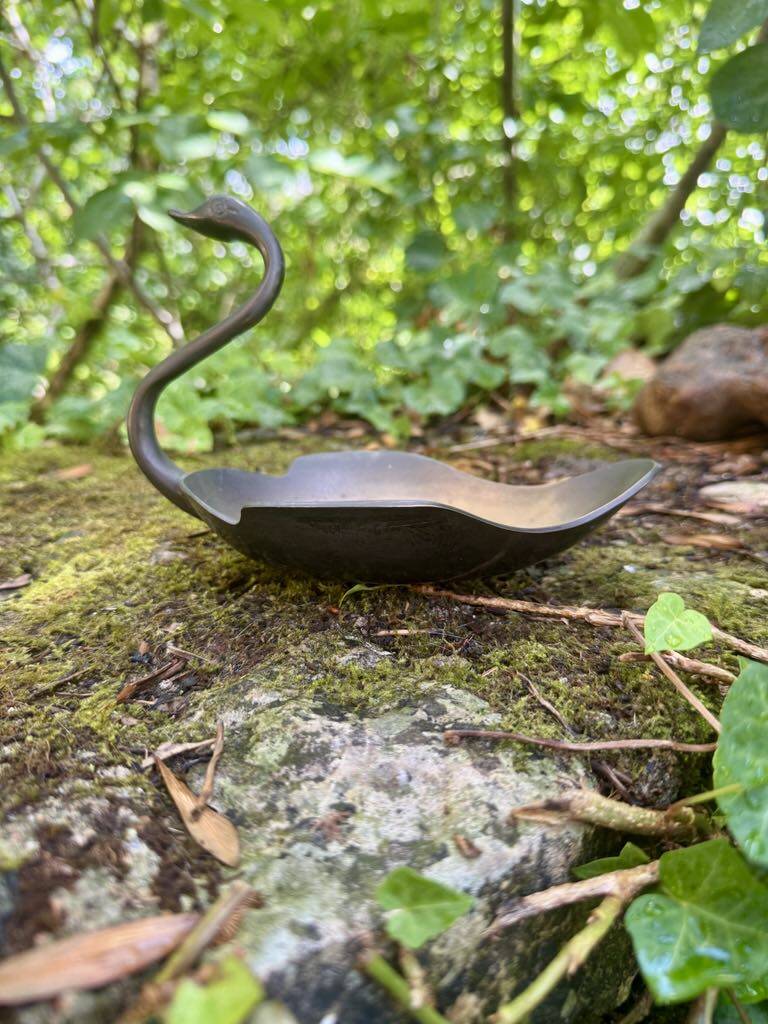 Brass swan pocket emptier