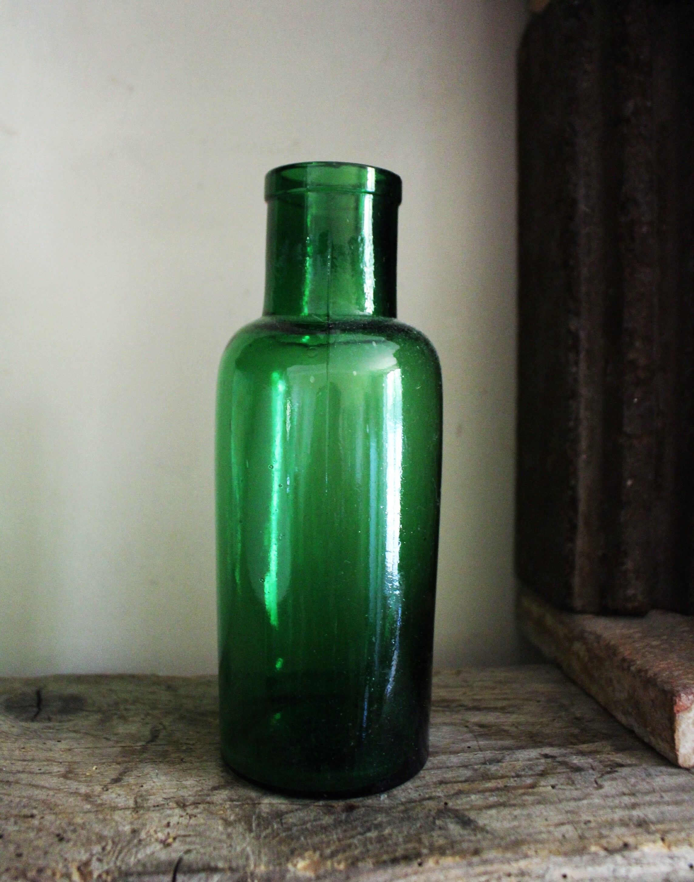 Bottle glass green