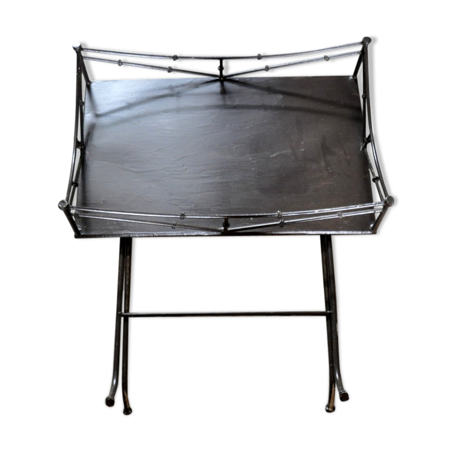 Garden table, low and foldable