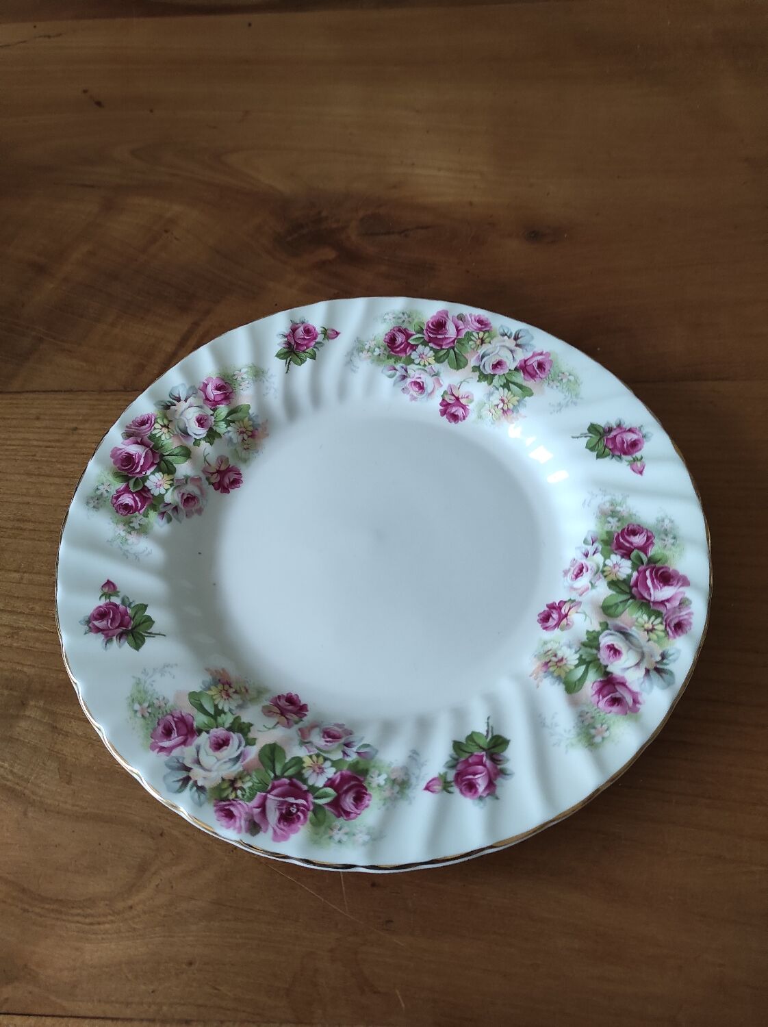 Crownford Giftware Corp Plate