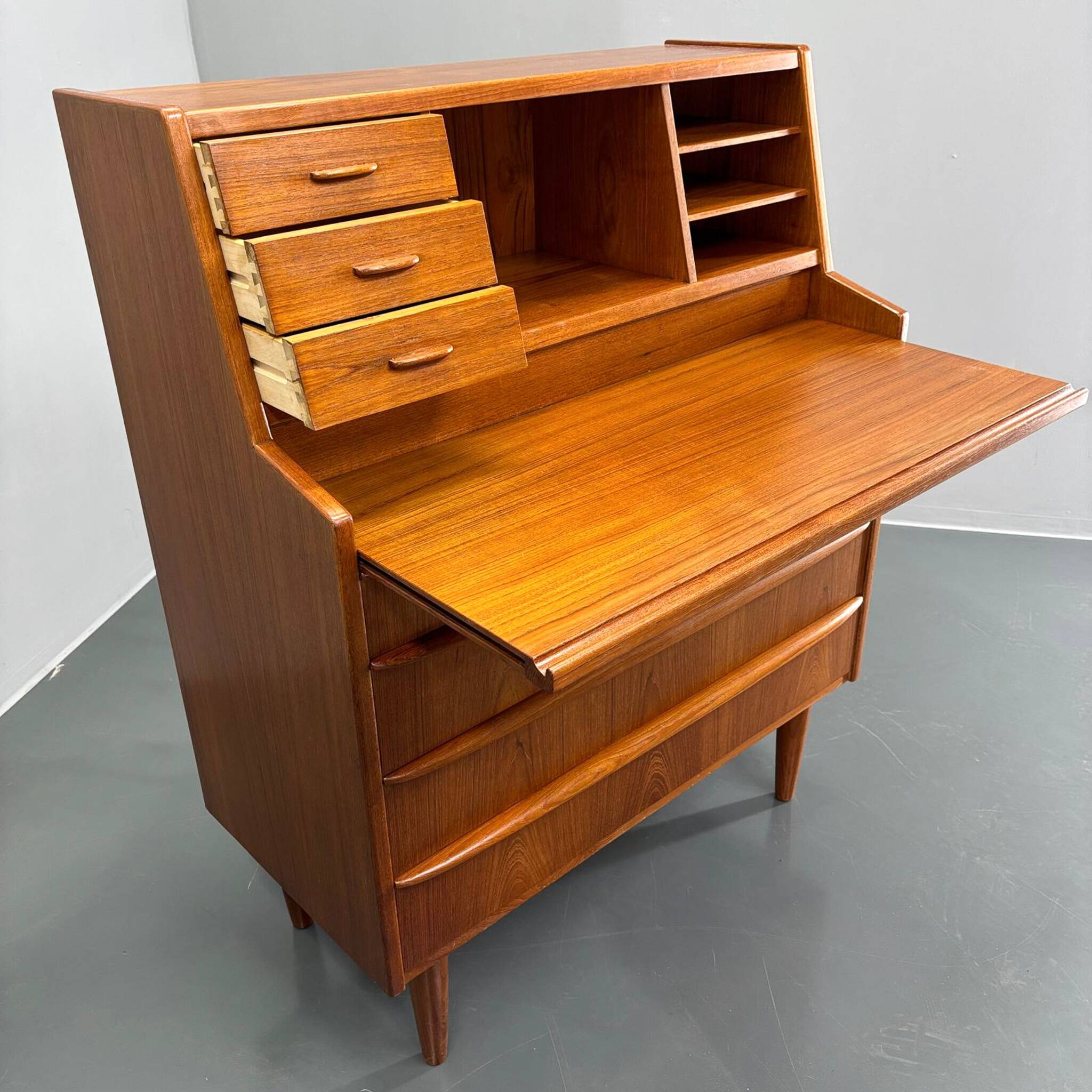Commode à écrire en teck danois des années 1960