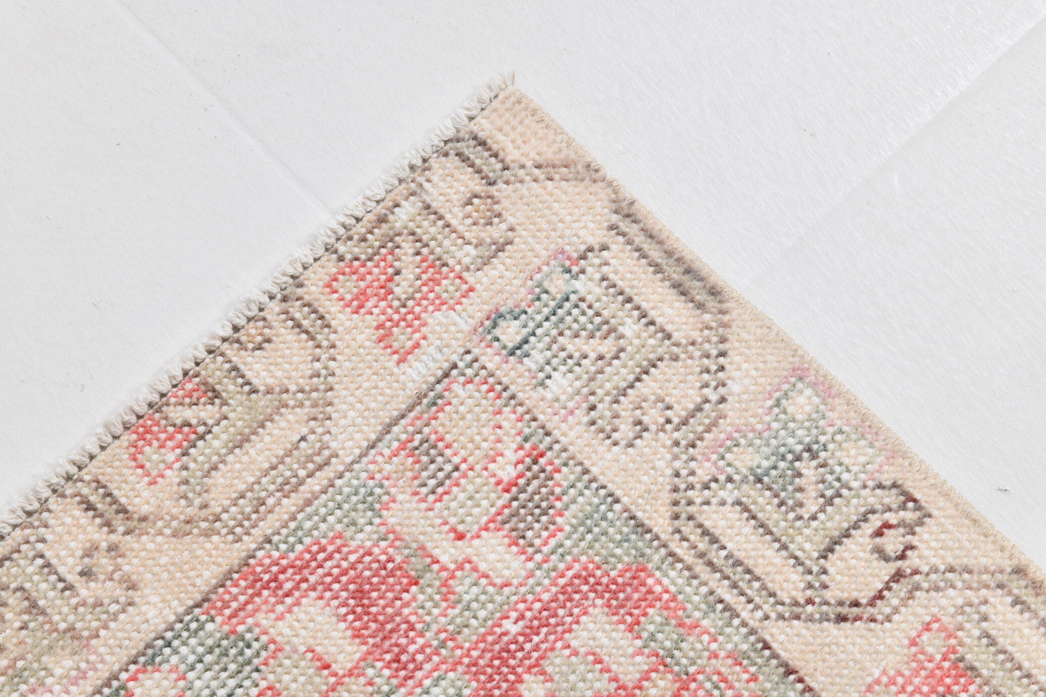 4x7 anatolian handmade vintage rug 215x138cm