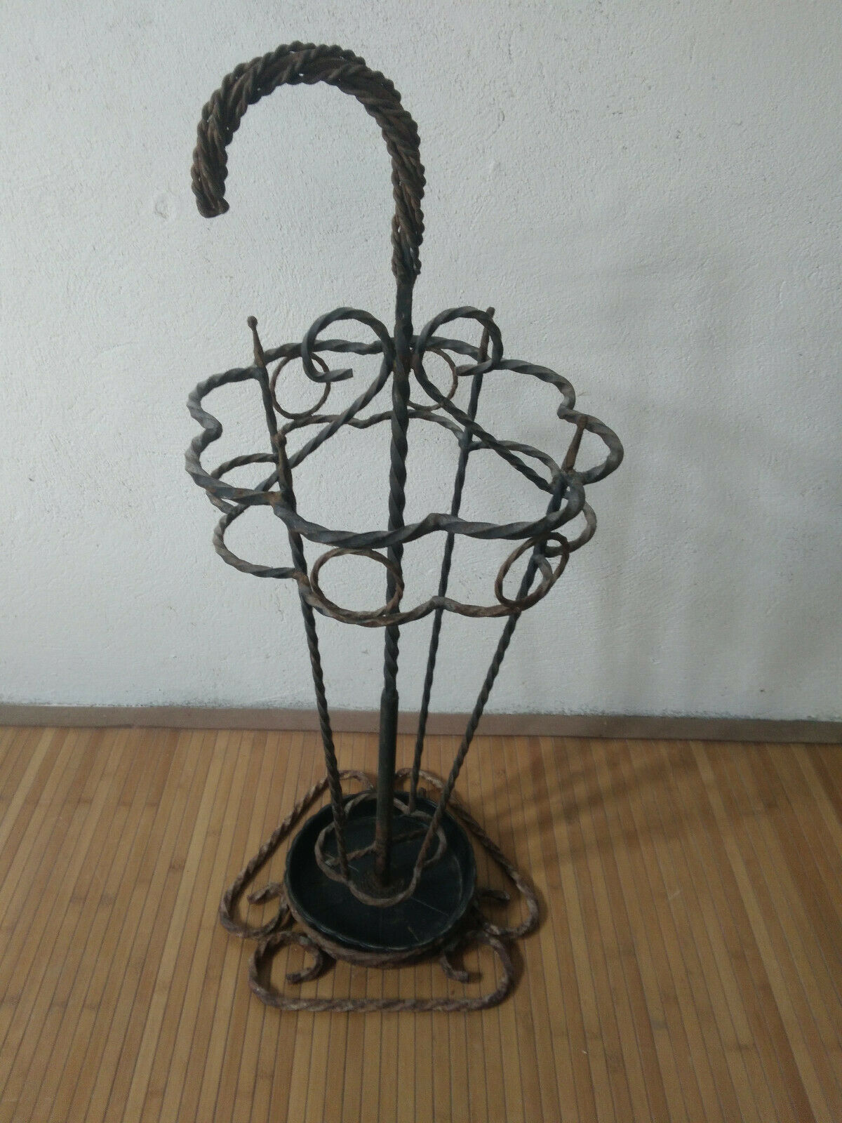 Porte parapluie en fer forgé