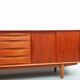 Grand buffet en teck par Dyrlund, années 1960.