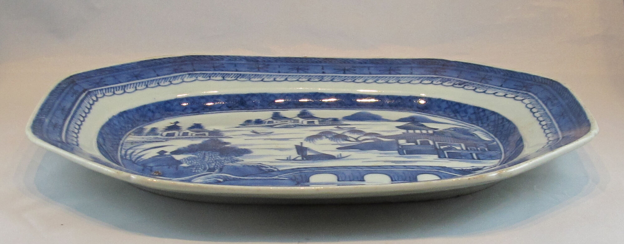 Large white-white Chinese dish from China 18th century