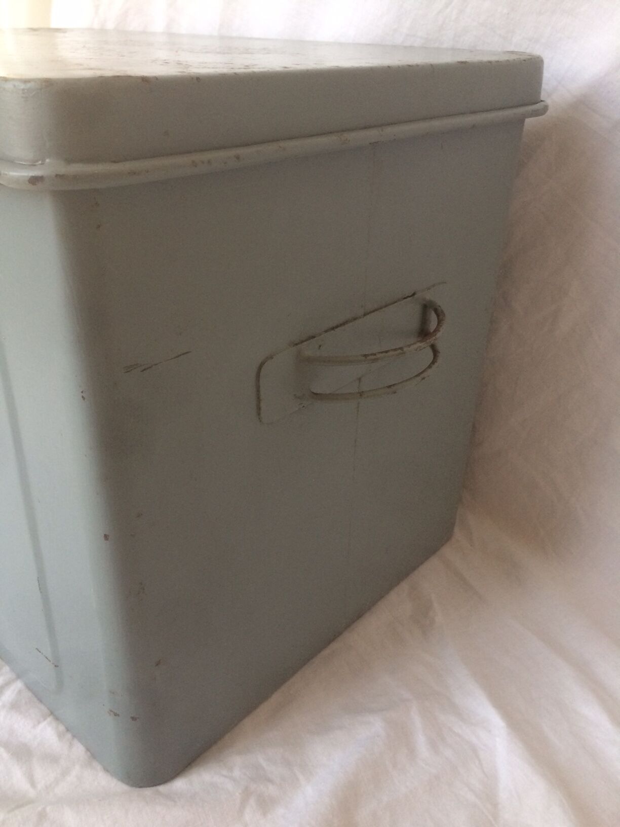 Vintage grey metal case "R"