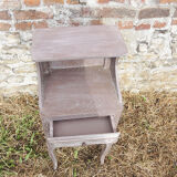 Ancienne table de chêvet en bois cerusé gris
