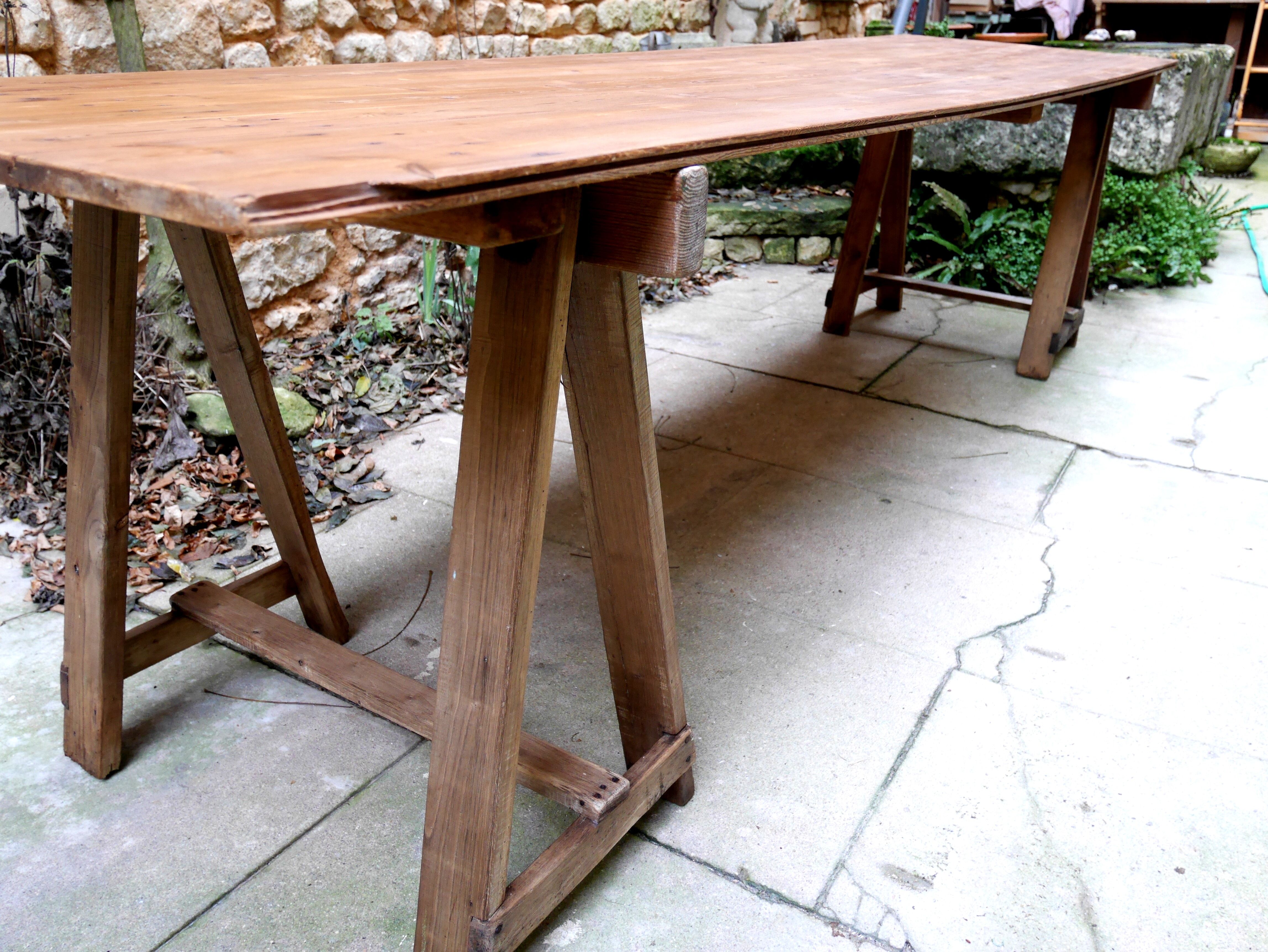 Table ferme guinguette en bois sur treteaux