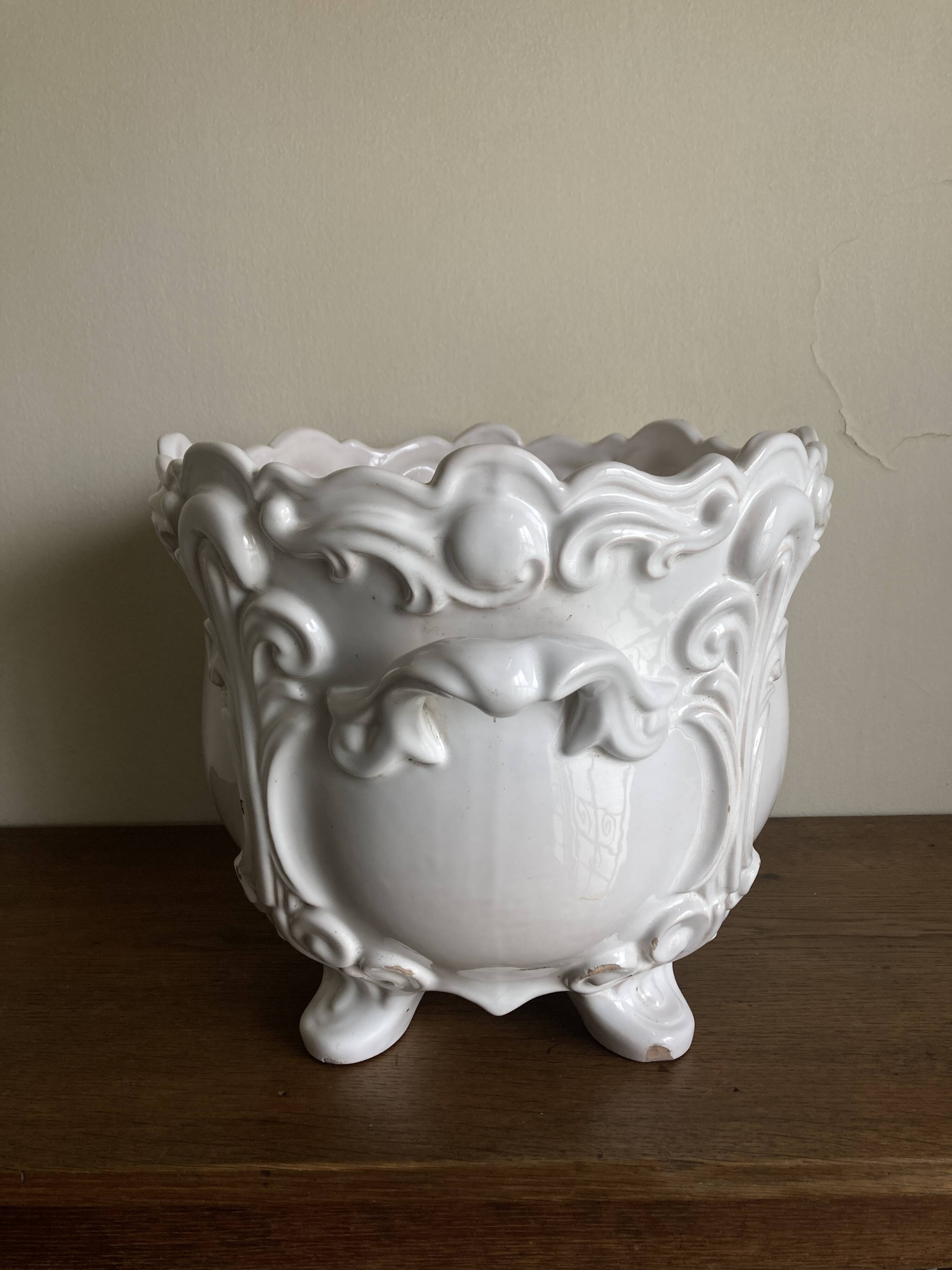 Moustiers Lallier white earthenware floor planter D30cm