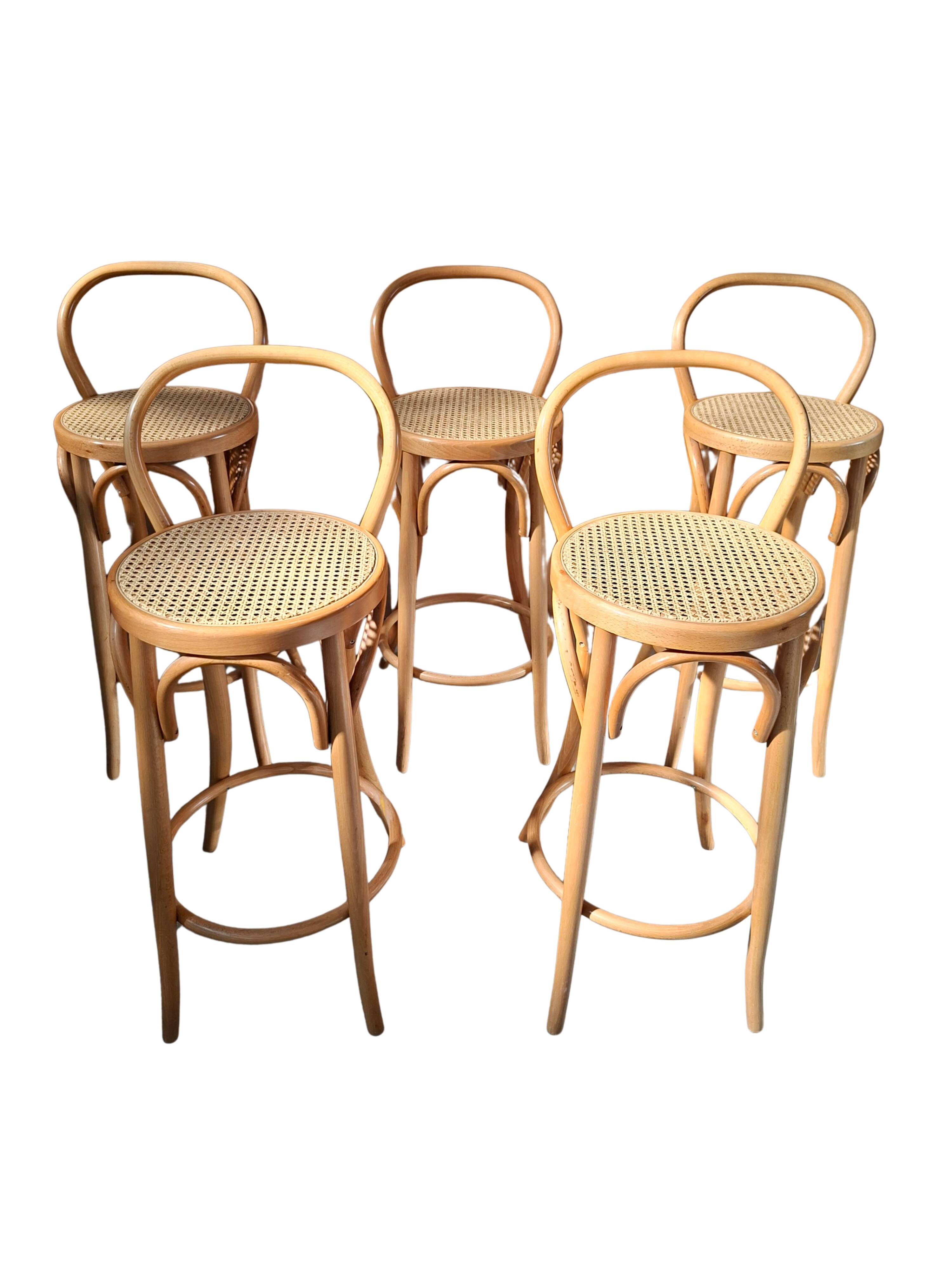 Set di 5 Sgabelli Thonet Style in Legno Curvato e Paglia di Vienna '70