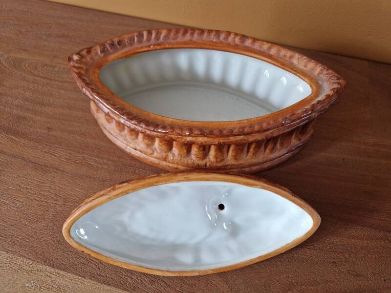 Pillivuyt porcelain terrine decorated with a hare, glass eyes - 19th century