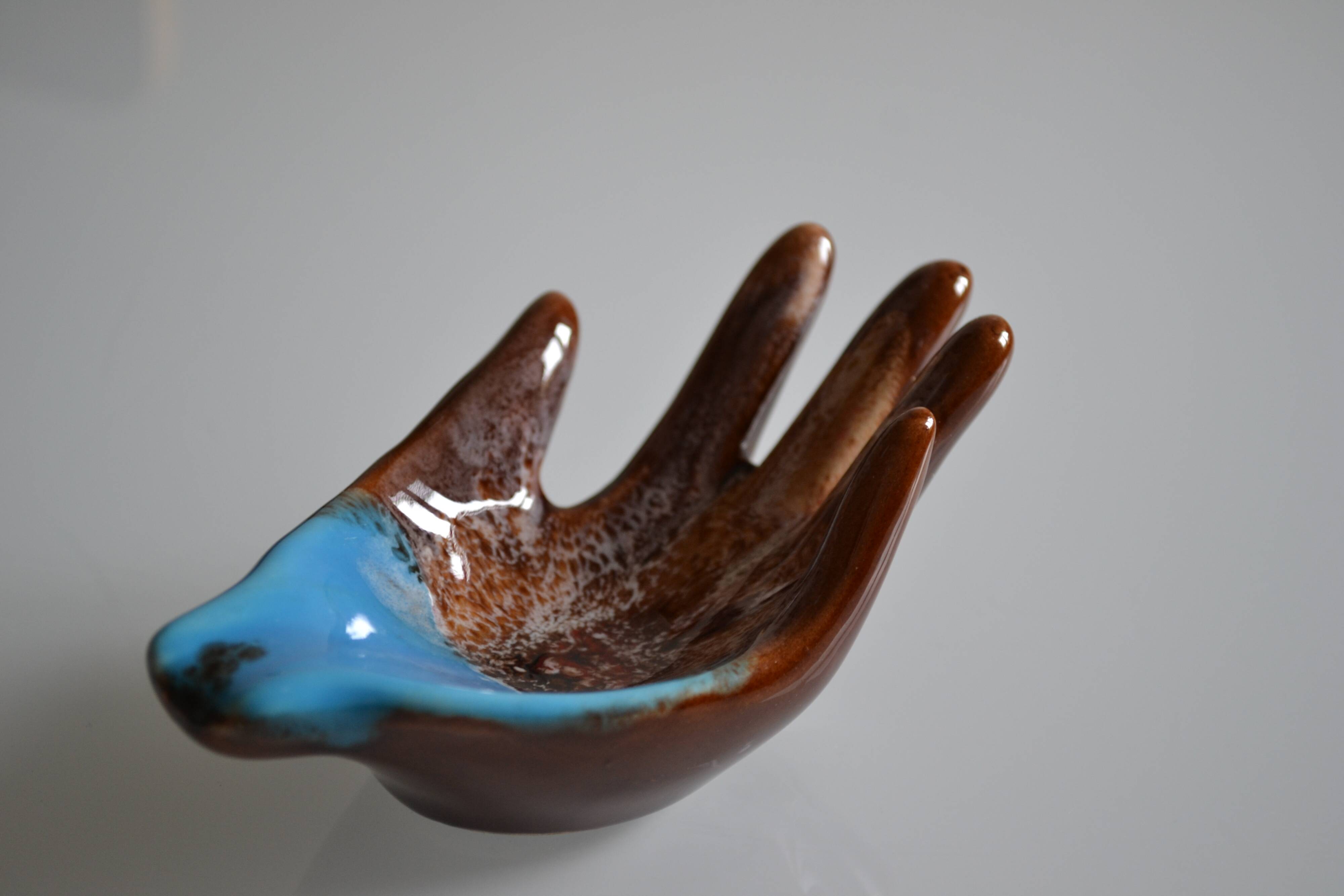 Ceramic pocket tray in the shape of a hand Vallauris France 1970