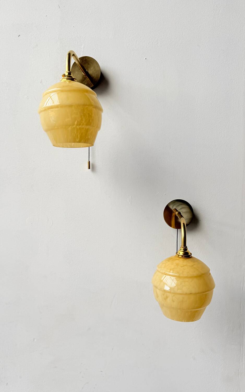 Vintage wall lamp with pull switch