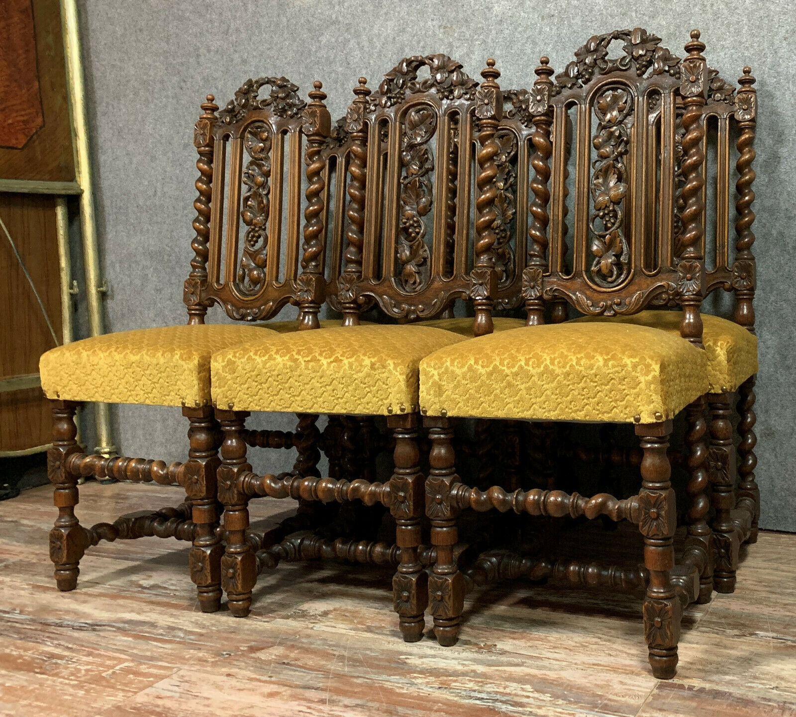 Set of 6 Renaissance oak hunting lodge chairs circa 1850