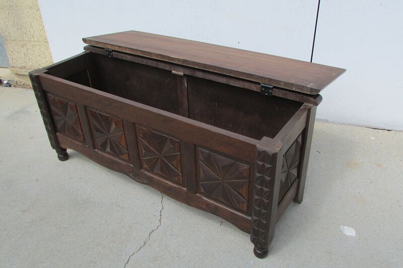 Bench chest, Louis XIII style in solid oak 1980s