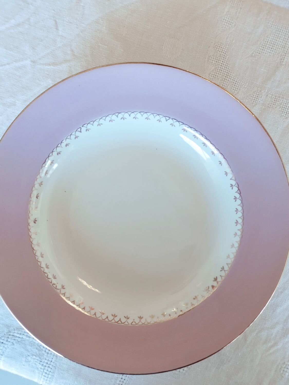8 Hollow plates and soup tureen L'Amandinoise