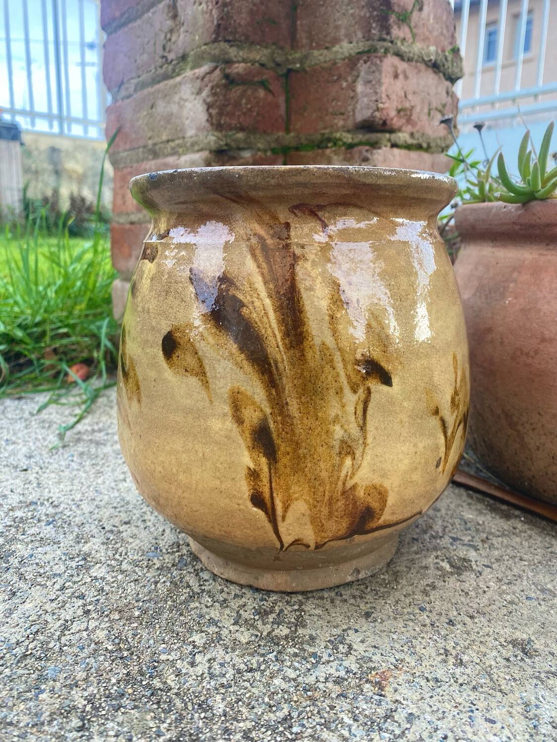 Antique glazed terracotta pot from the 19th century.