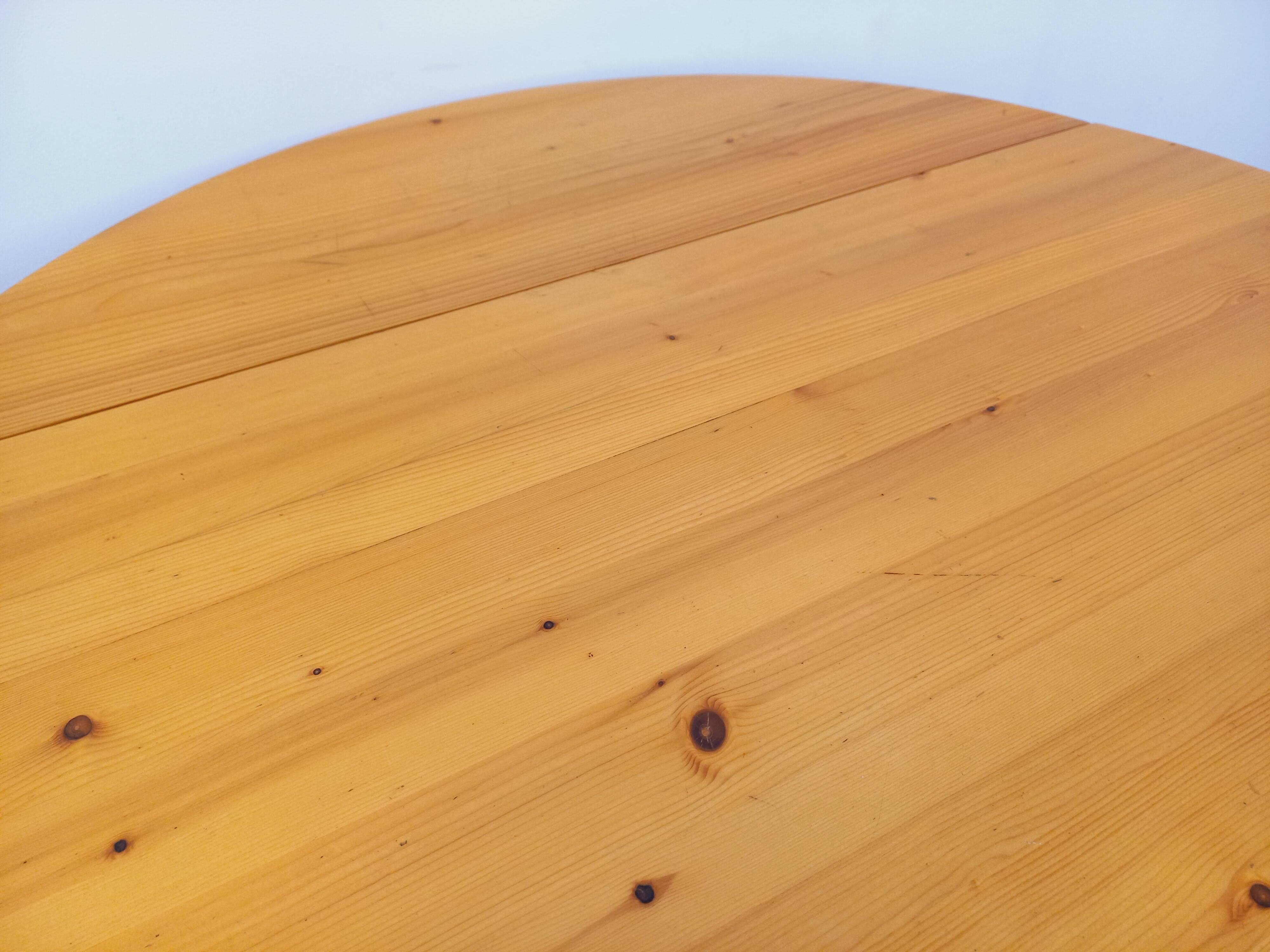 Vintage Charlotte Perriand Les Arcs round pine dining table from the 60s 70s