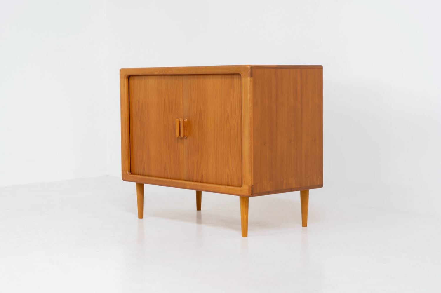 armoire à portes tambour par CFC Silkeborg (Danemark, années 1960).