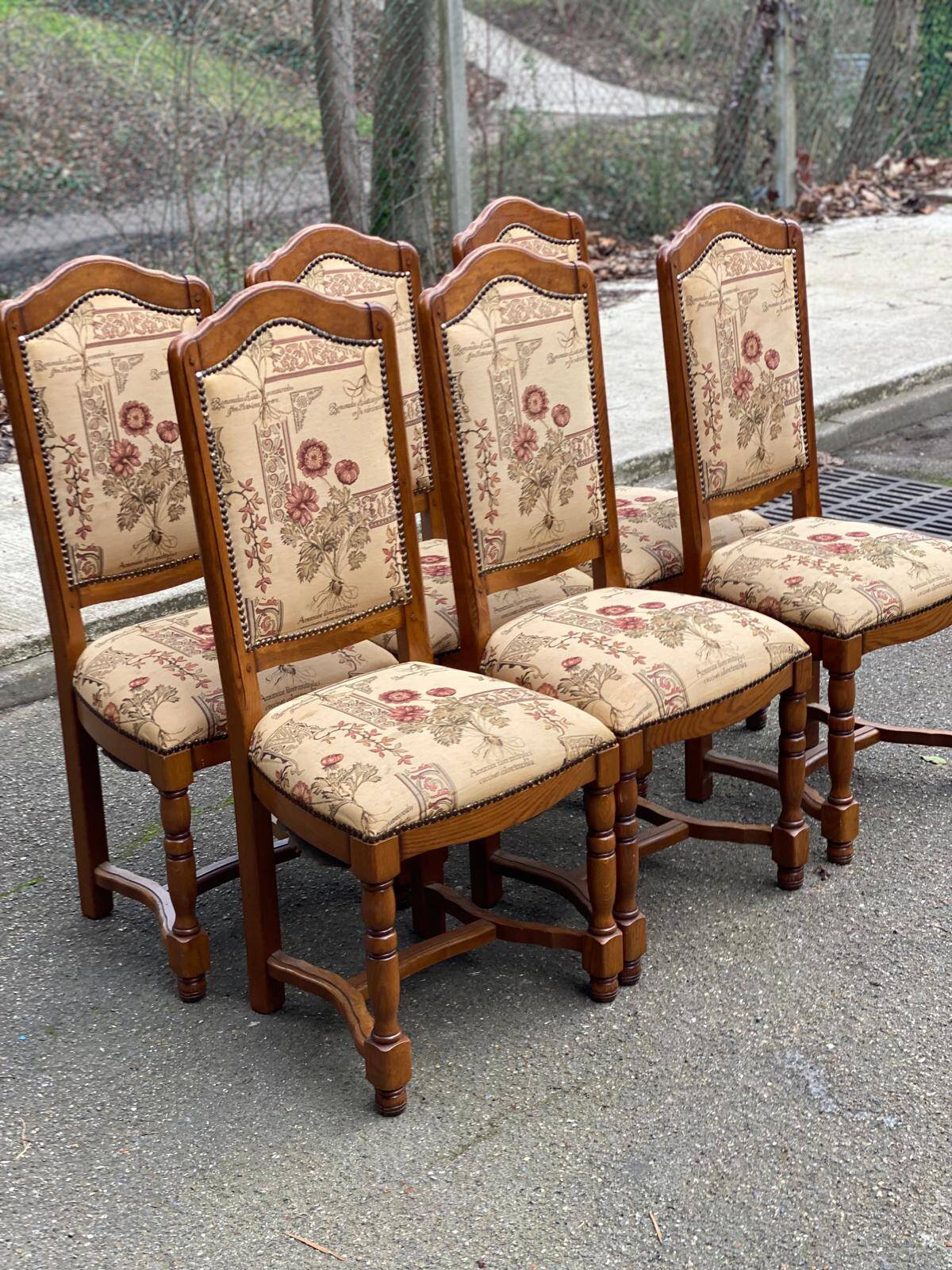 6 Louis XIII chairs in solid wood with floral fabric from the 20th century.