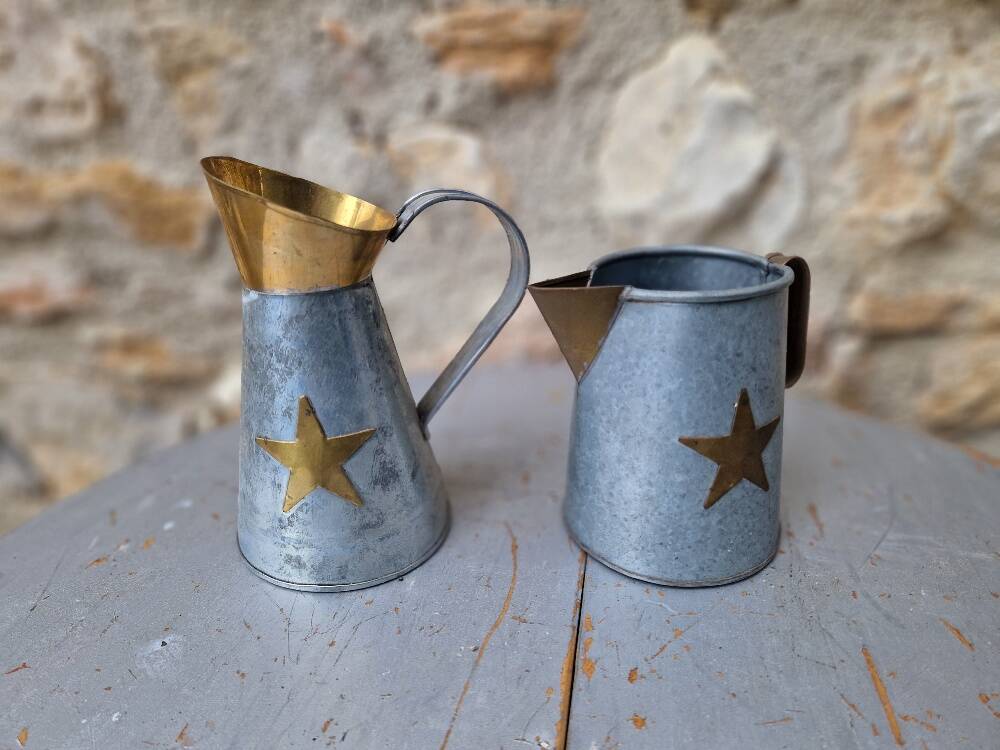 2 pichets en zinc