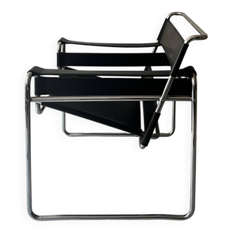 Wassily tubular armchair in chrome & black leather, designed by Marcel Breuer in 1970.