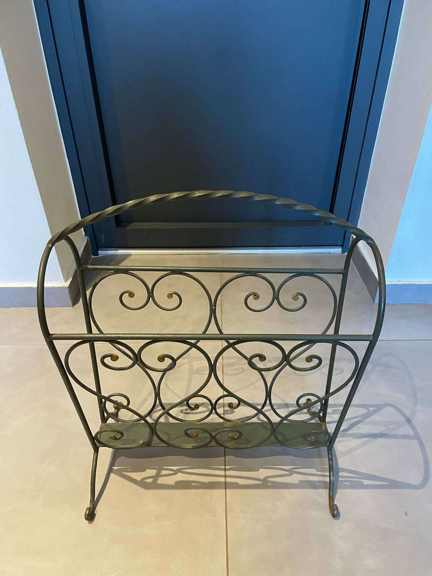 Vintage wrought iron magazine rack in green - 50s style