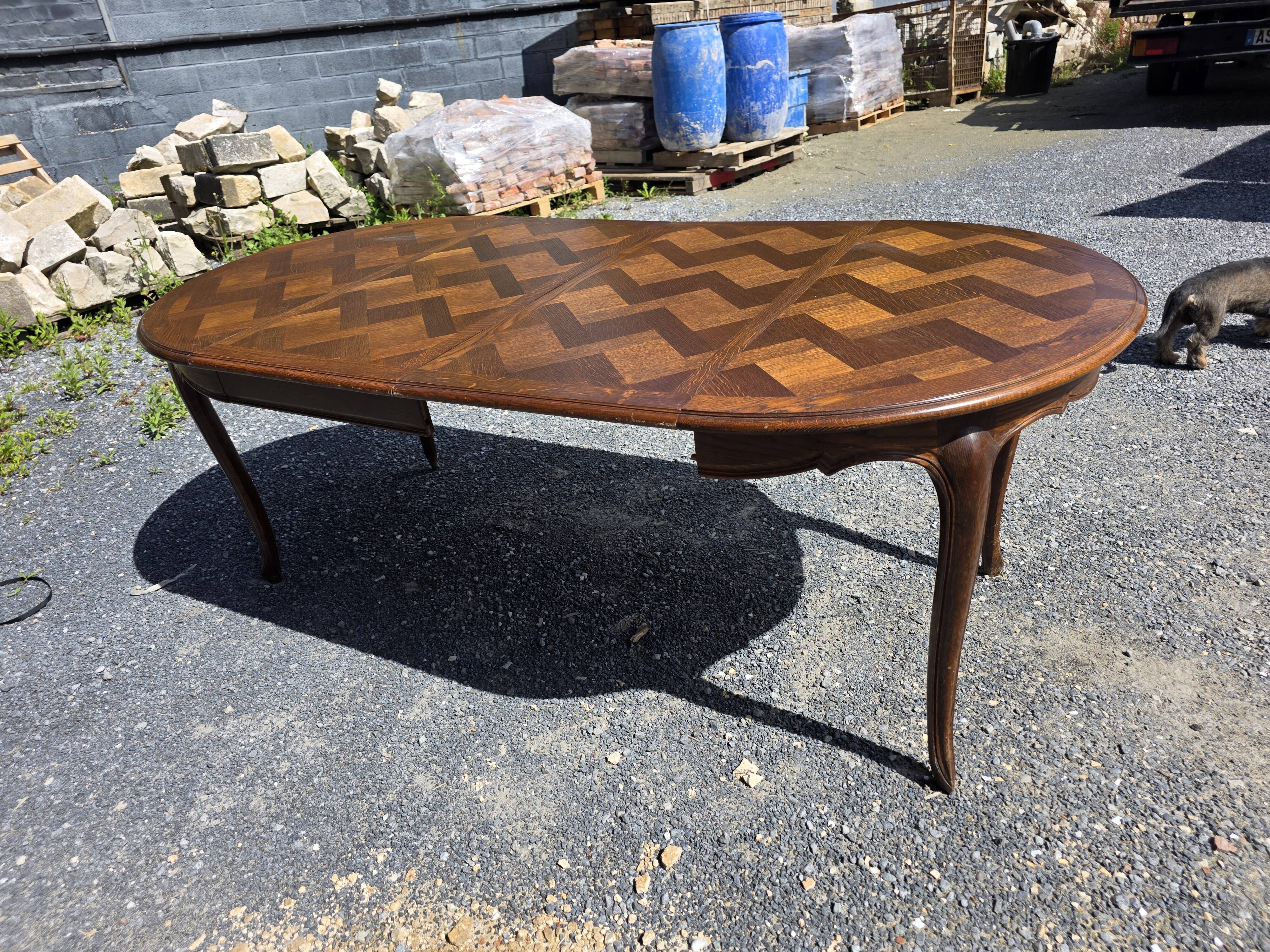 Extendable table in Louis XV style in oak (2 extensions)