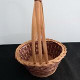 Two-tone basket with handle