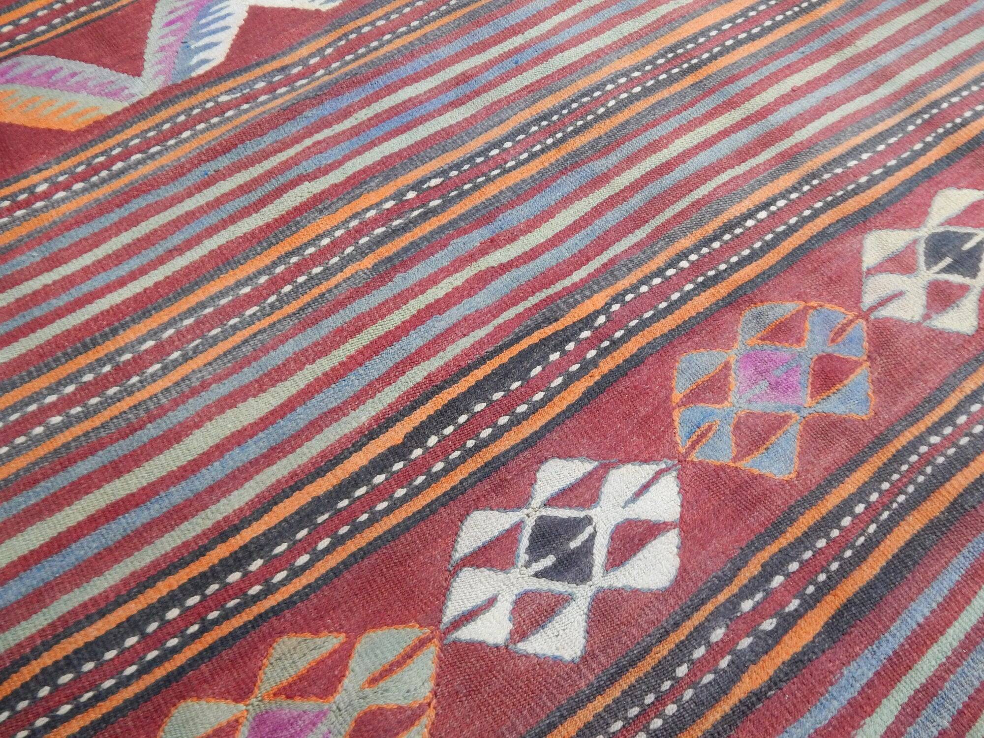 Vintage Turkish kilim, handwoven, 136x167 cm.