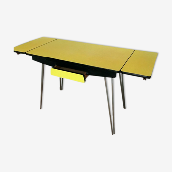 Table en formica jaune